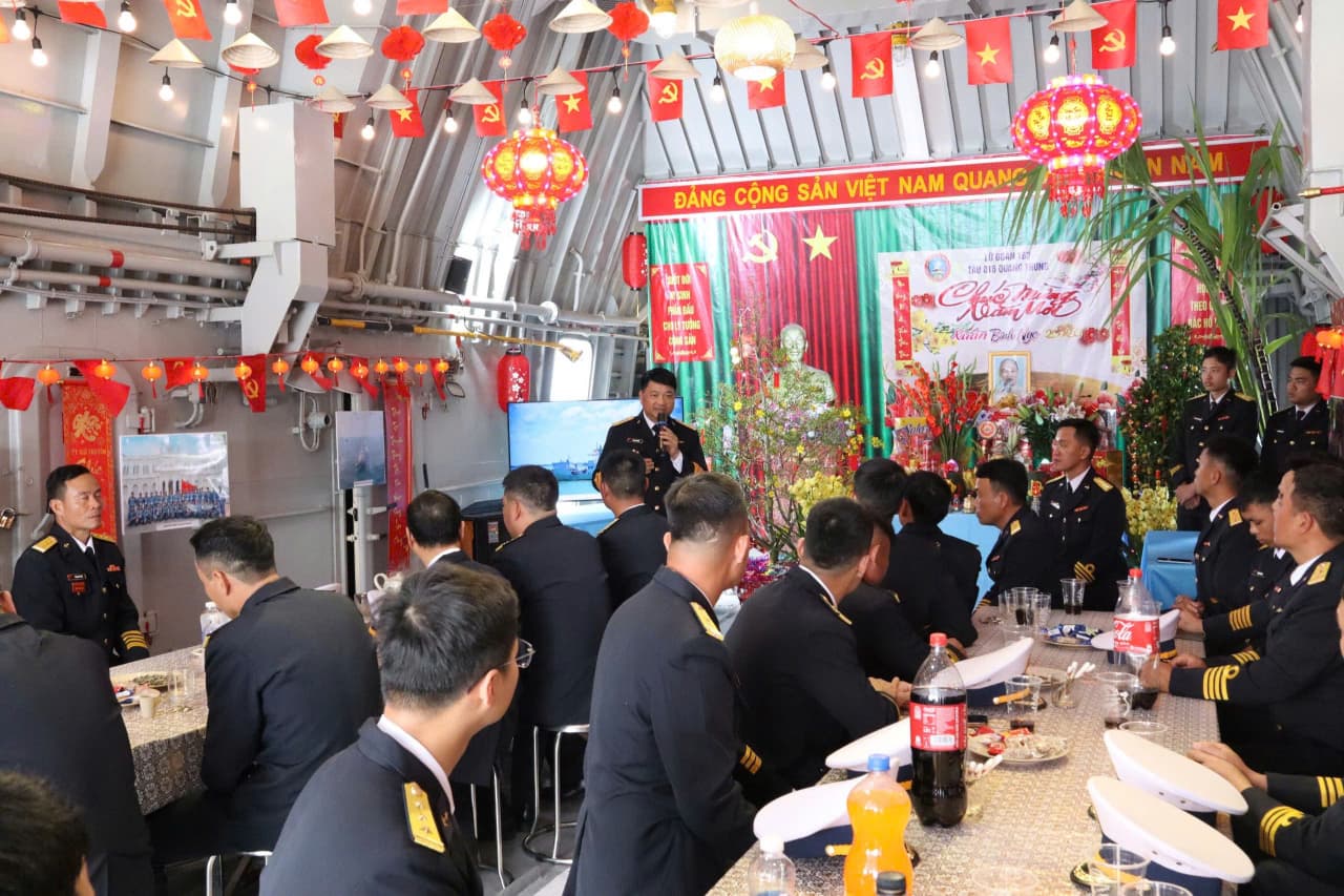 Thủ trưởng Bộ Tư lệnh Vùng 4 động viên Tàu 016 chuẩn bị thực hiện nhiệm vụ đối ngoại tại Australia