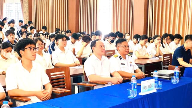 Nhà máy X56 tuyên truyền biển đảo tại Thái Nguyên