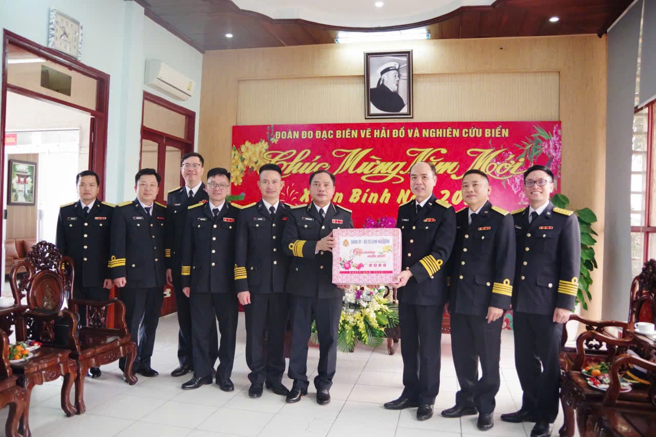 Đoàn Đo đạc biên vẽ hải đồ và nghiên cứu biển tổ chức các hoạt động vui Xuân, đón Tết