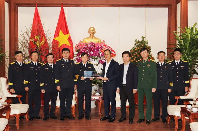 Đoàn công tác Lữ đoàn 189 thăm thành phố Hải Phòng