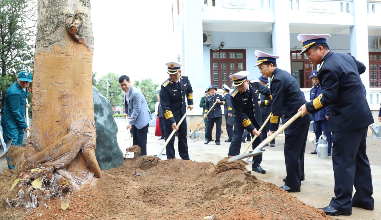 Quân chủng Hải quân hưởng ứng Tết trồng cây Xuân Bính Ngọ 2026