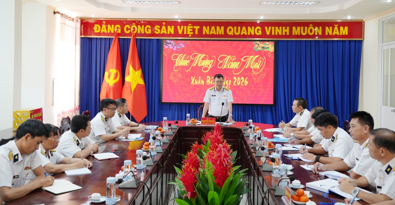 Cục Hậu cần - Kỹ thuật Hải quân kiểm tra, chúc Tết tại Nhà máy X55