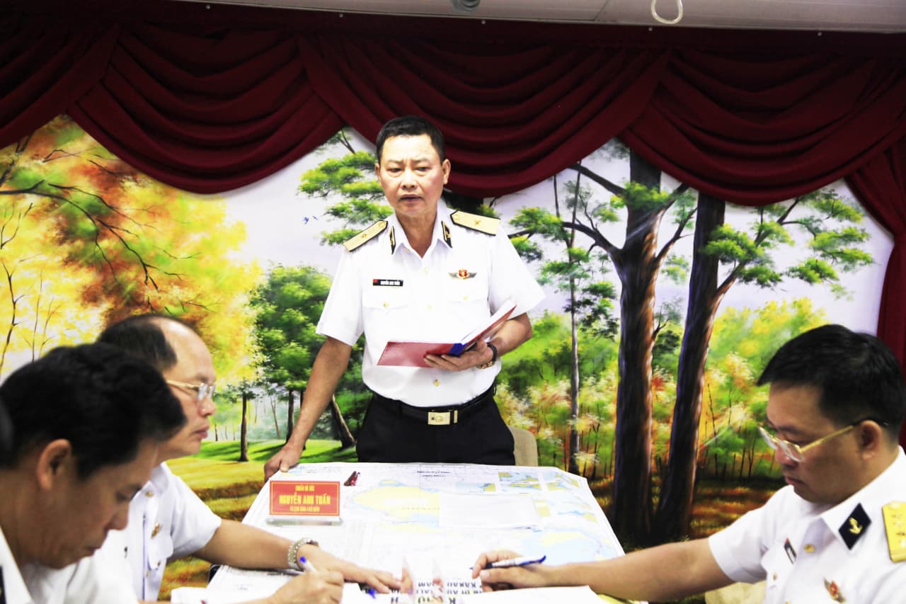 Tư lệnh Vùng 4 kiểm tra tàu chuẩn bị thực hiện nhiệm vụ đối ngoại quốc phòng