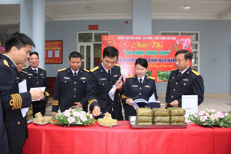 Trung tâm TC-ĐL-CL sôi nổi hội thi gói bánh chưng xanh