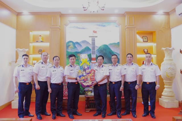 Thủ trưởng Bộ Tư lệnh Vùng 4 thăm, kiểm tra, chúc Tết Lữ đoàn 162