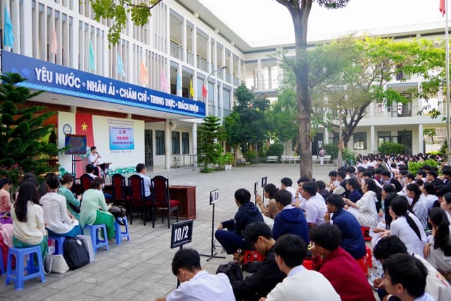 Lữ đoàn 172 thông tin biển đảo và tuyên truyền thu hút nguồn nhân lực năm 2026