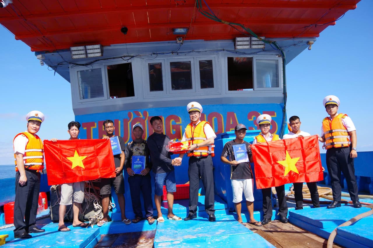 Nền tảng chính trị vững chắc, nâng cao sức mạnh tổng hợp bảo vệ chủ quyền biển đảo phía Nam