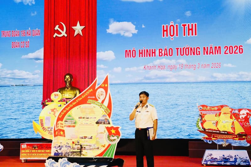 Đoàn cơ sở Trung đoàn 196 thi mô hình báo tường năm 2026