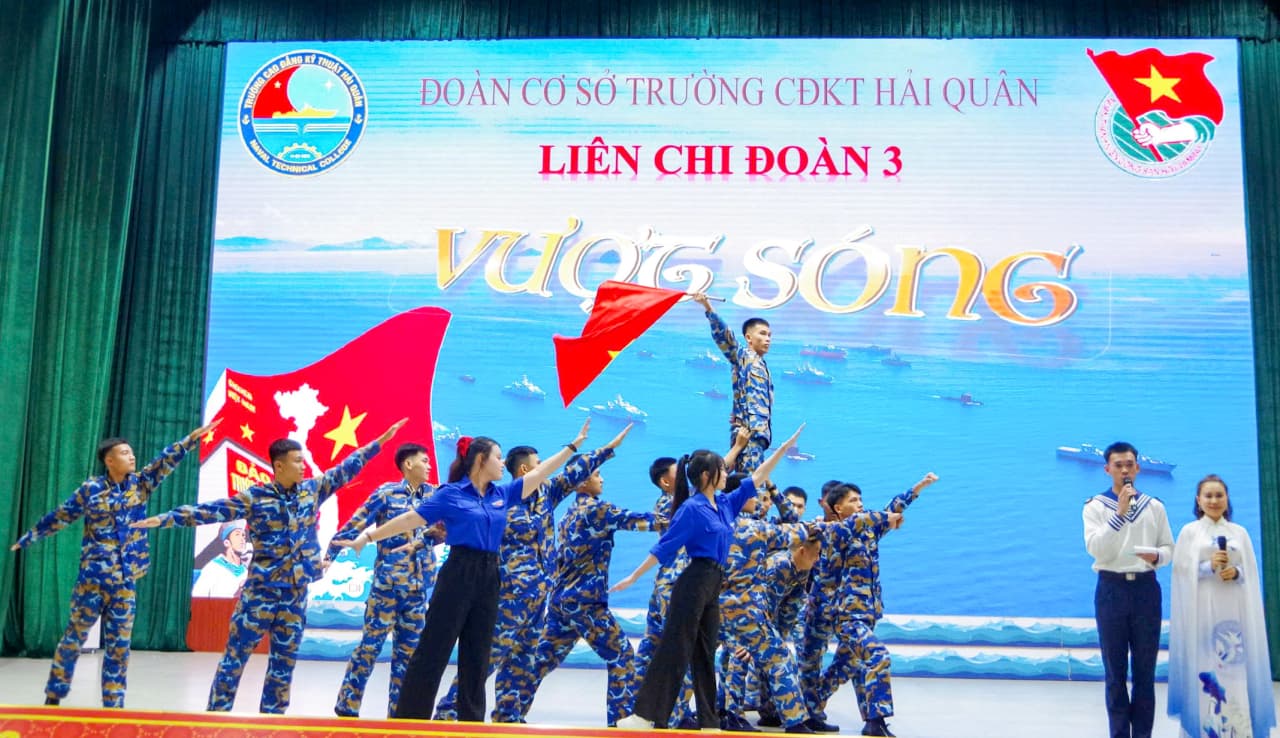 Trường Cao đẳng Kỹ thuật Hải quân: Hội thi sáng tạo mô hình báo tường