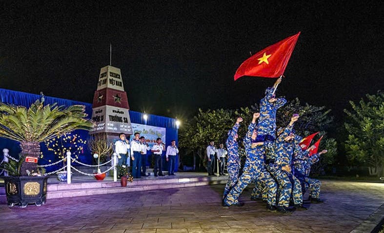 LÍNH ĐẢO YÊU VĂN NGHỆ (Kỳ 4): Khi nhà báo hoá thân thành văn công