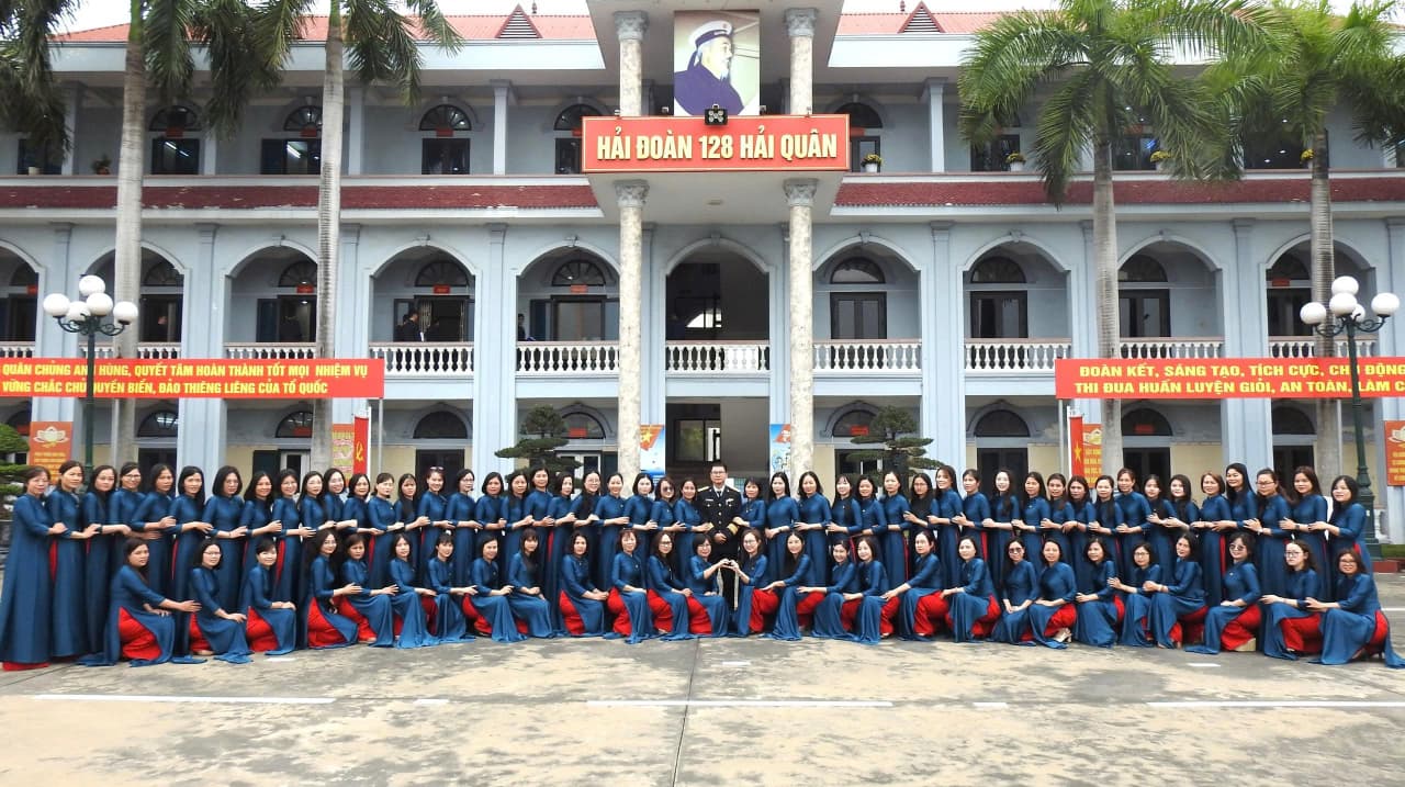 Công ty 128 gặp mặt kỷ niệm 116 năm Ngày quốc tế phụ nữ 8/3