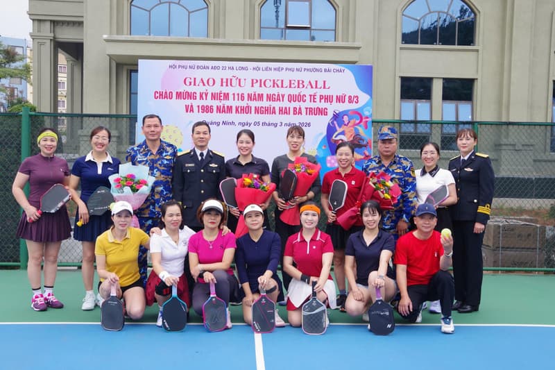 Hội phụ nữ Đoàn 22 và Hội phụ nữ phường Bãi Cháy giao hữu thể thao