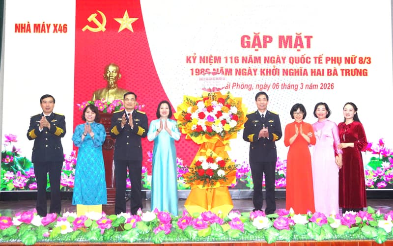 Nhà máy X46 gặp mặt cán bộ, hội viên phụ nữ dịp 8/3