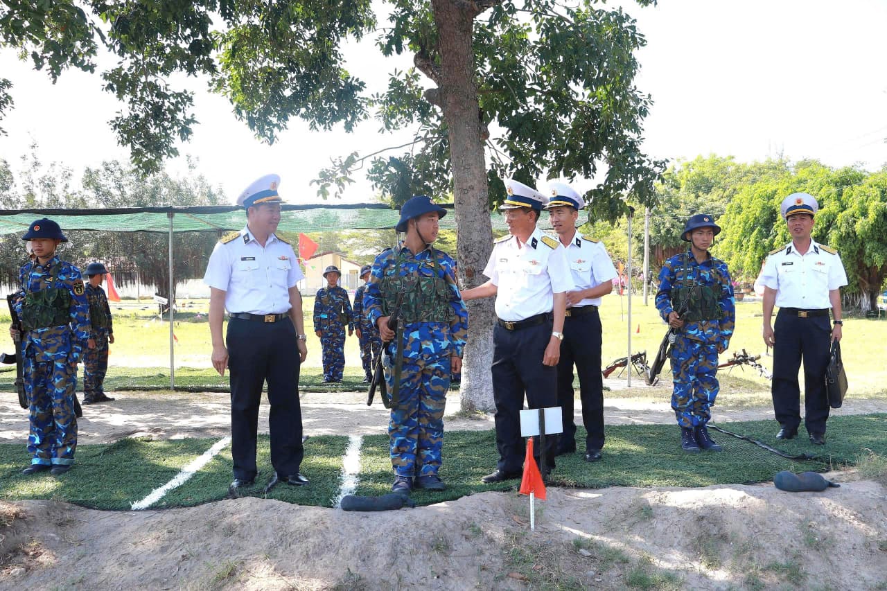 Vùng 4 kiểm tra huấn luyện chiến sĩ mới tại Lữ đoàn 101