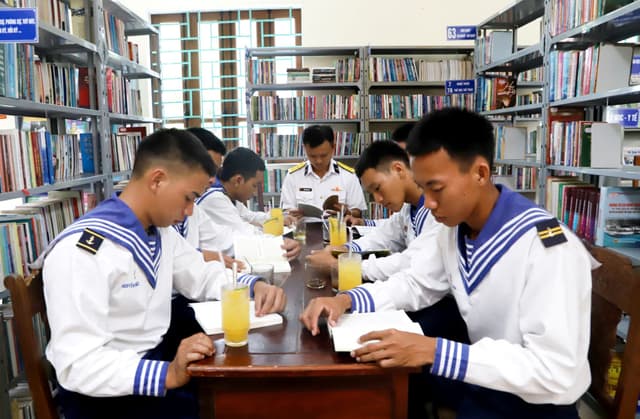 Vùng 3 Hải quân hưởng ứng Ngày sách và Văn hóa đọc Việt Nam