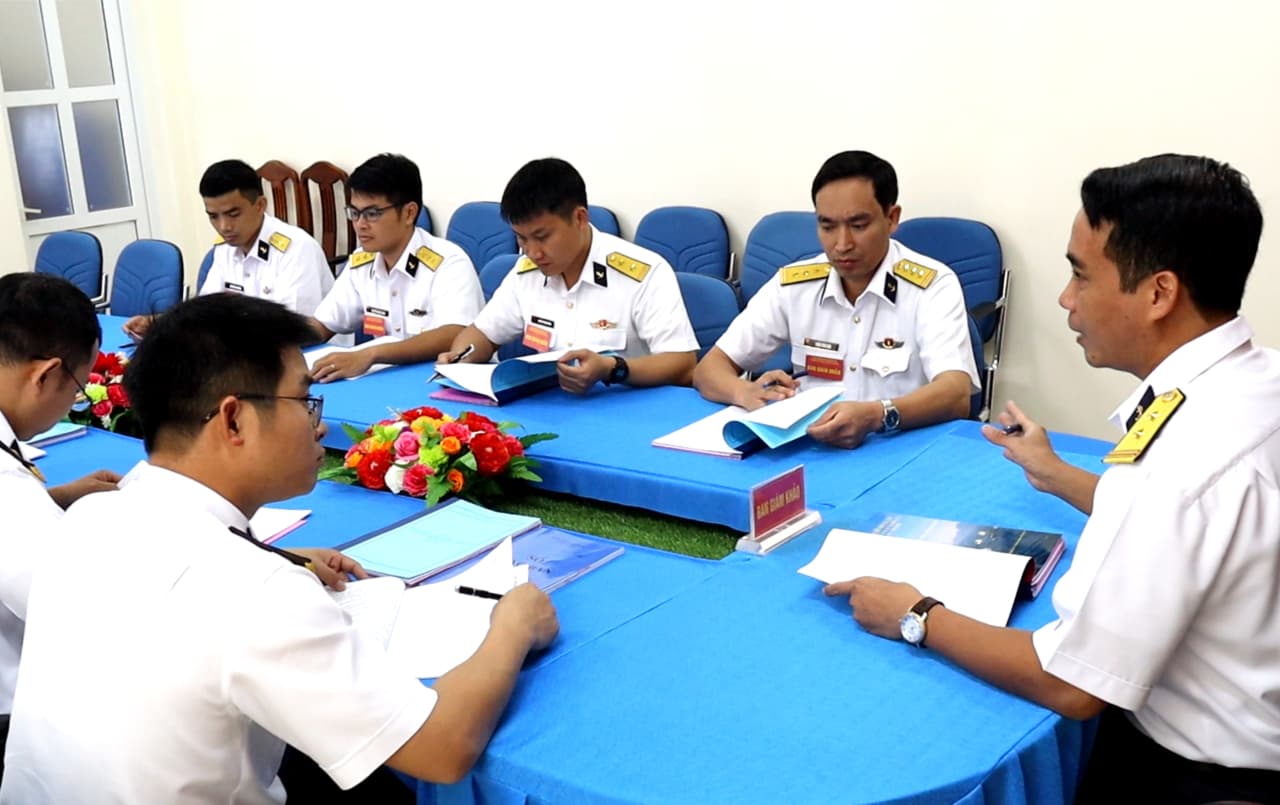 Lữ đoàn 189 đánh giá các tác phẩm tham gia cuộc thi chính luận bảo vệ nền tảng tư tưởng của Đảng