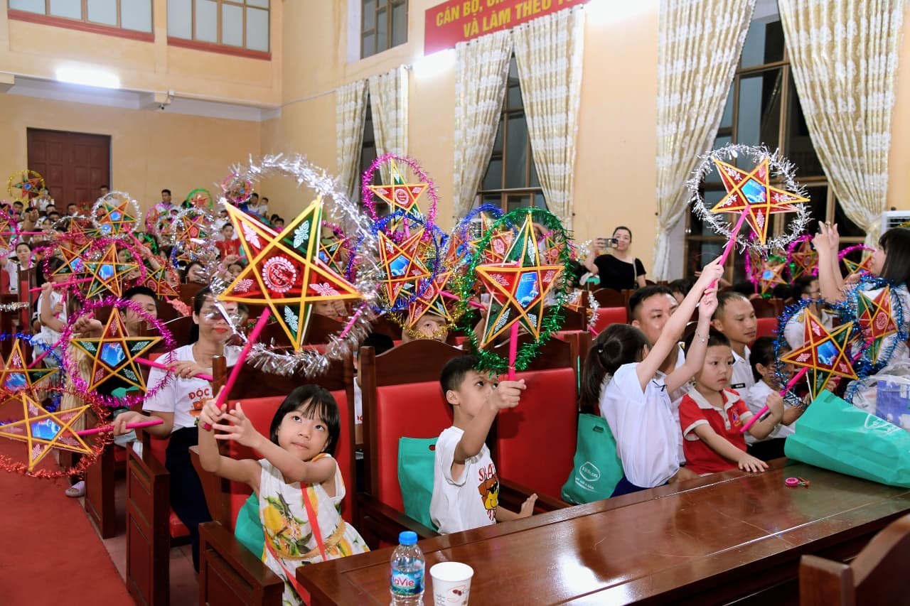 Tết thiếu nhi nhớ bố nơi đảo xa
