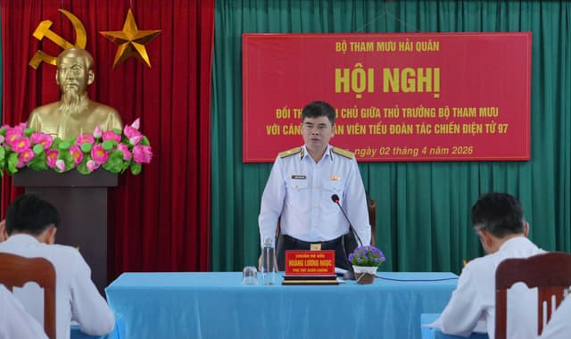 Thủ trưởng Bộ Tham mưu đối thoại dân chủ với cán bộ, nhân viên Tiểu đoàn 97