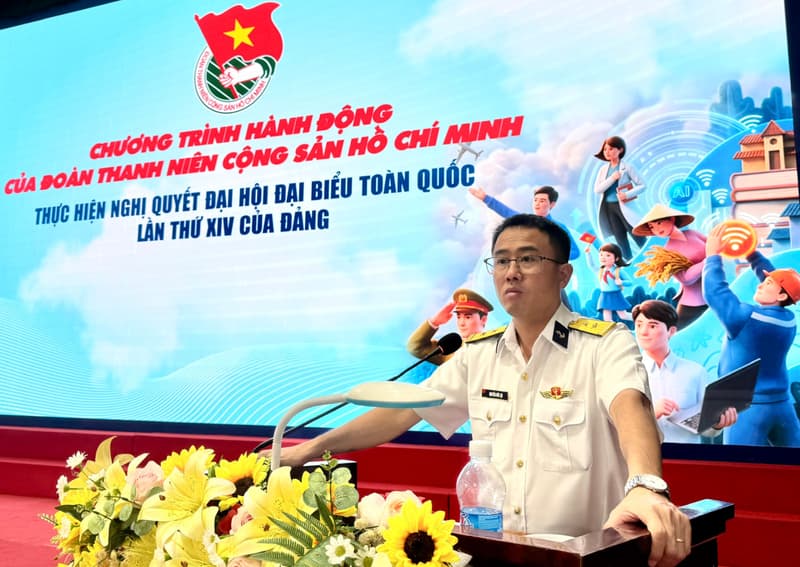 Đoàn cơ sở Lữ đoàn 162 học tập, quán triệt các văn kiện Đại hội XIV của Đảng