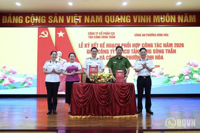 ICD Tân cảng Sóng Thần ký kế hoạch phối hợp với Công an phường Bình Hòa