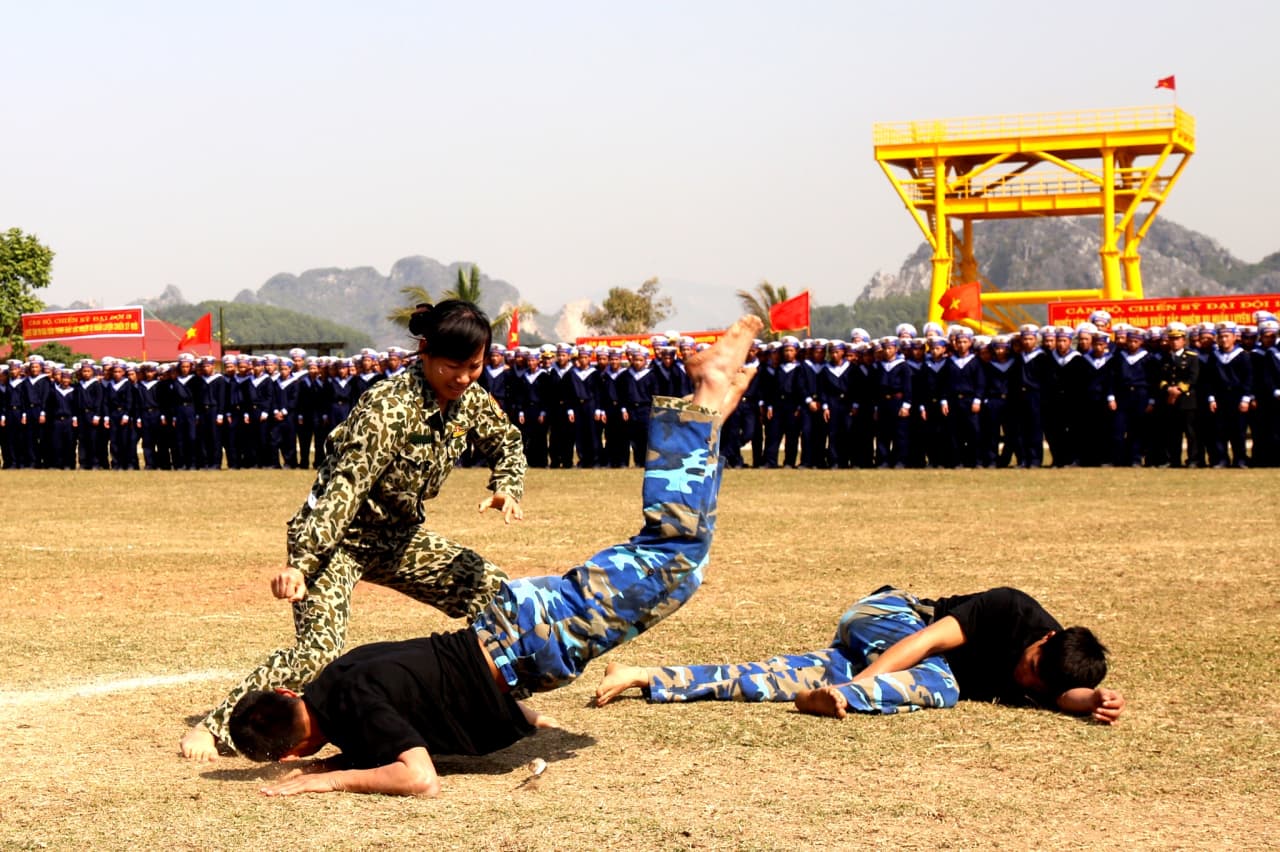 CHUYỆN VỀ NỮ ĐẶC CÔNG NƯỚC