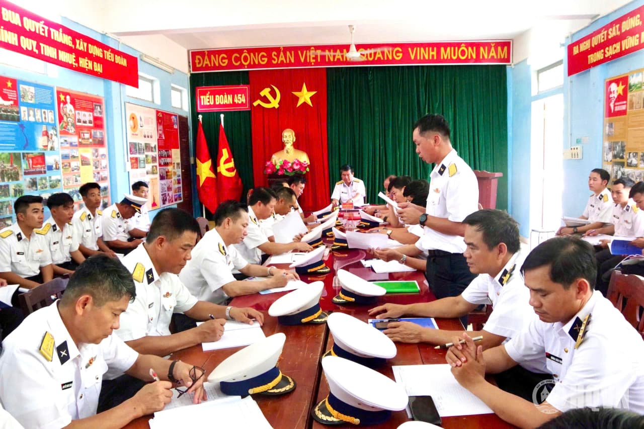 Kiểm tra công tác huấn luyện chiến sĩ mới tại Lữ đoàn 957