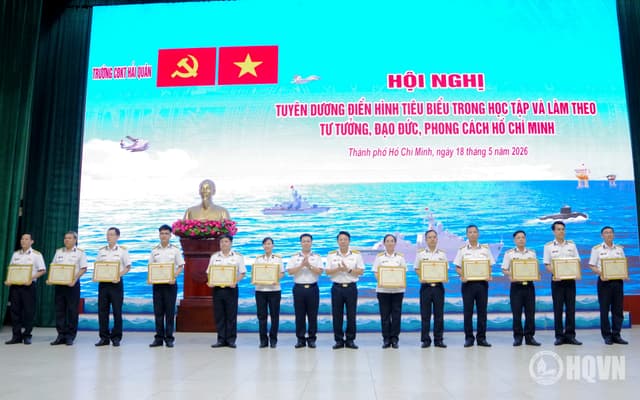 Tuyên dương tập thể, cá nhân điển hình học tập và làm theo tư tưởng, đạo đức, phong cách Hồ Chí Minh