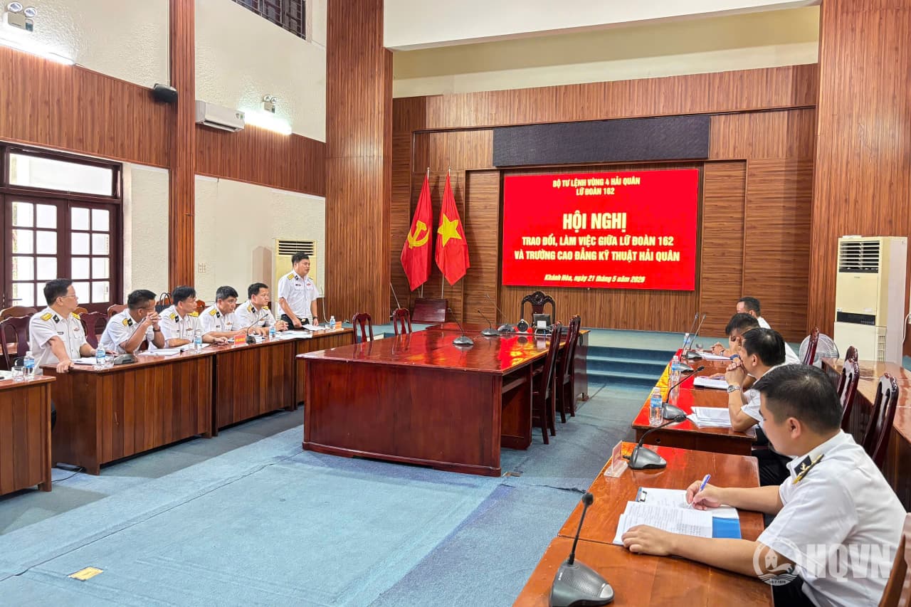 Trường Cao đẳng Kỹ thuật Hải quân trao đổi, làm việc với Lữ đoàn 162