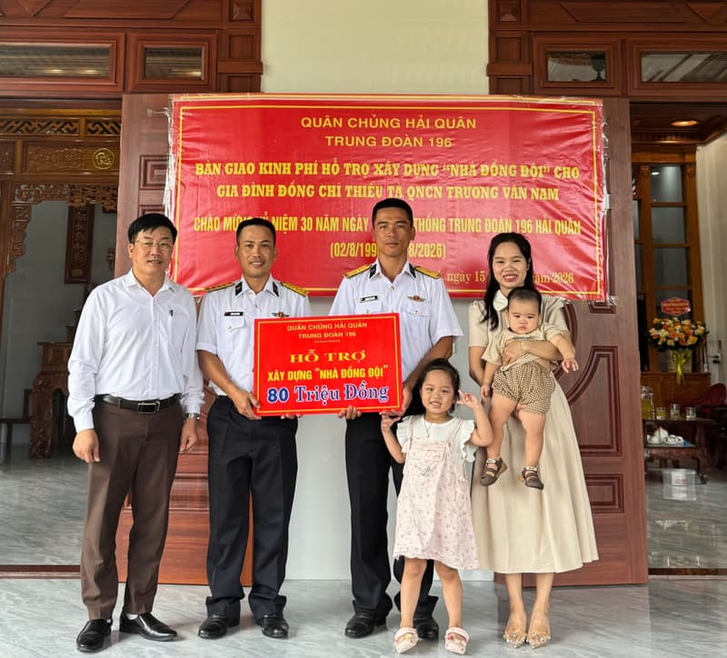 Trung đoàn 196 bàn giao nhà đồng đội tại Quảng Trị