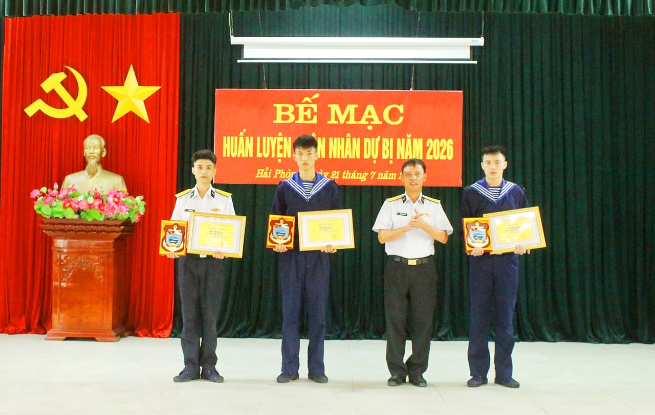 Lữ đoàn 169 bế mạc huấn luyện quân nhân dự bị năm 2026