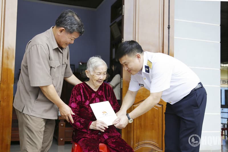 Tân cảng Sài Gòn tri ân Mẹ Việt Nam Anh hùng, thân nhân liệt sĩ