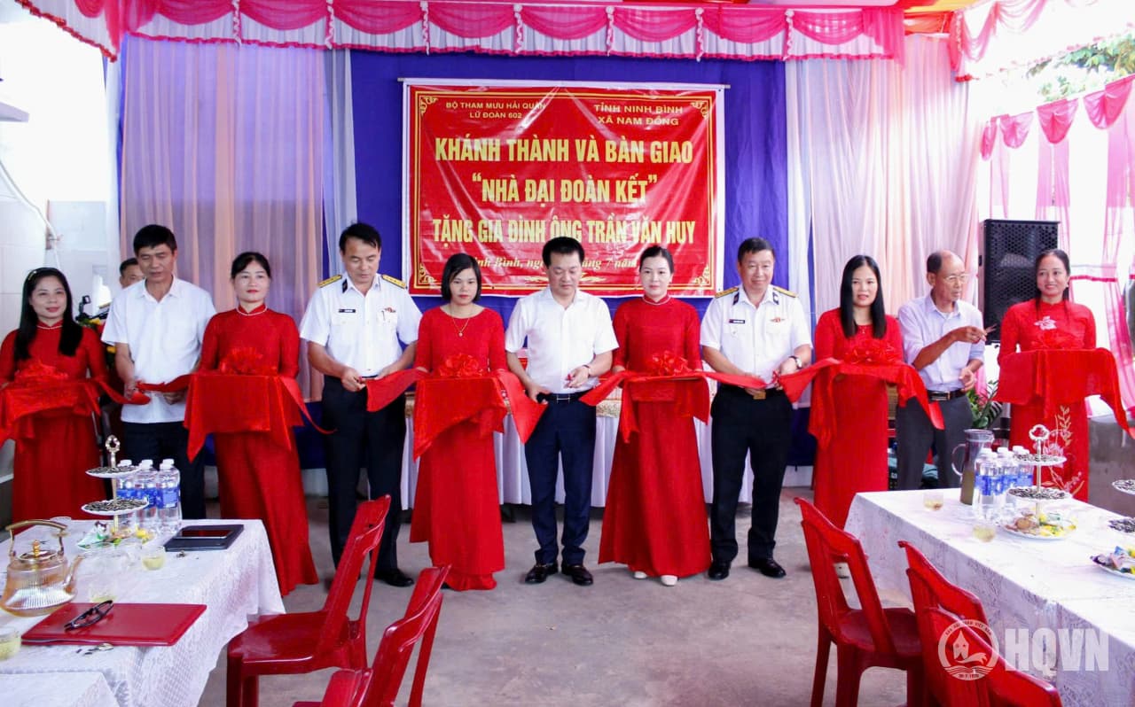 Bộ Tham mưu Hải quân bàn giao 3 nhà đại đoàn kết tại tỉnh Ninh Bình