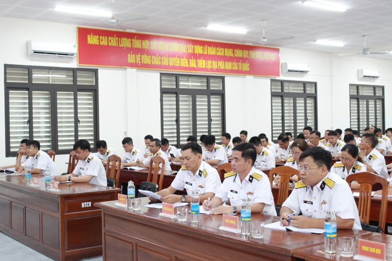 Các đơn vị Vùng 2 Hải quân tổ chức phổ biến, giáo dục pháp luật