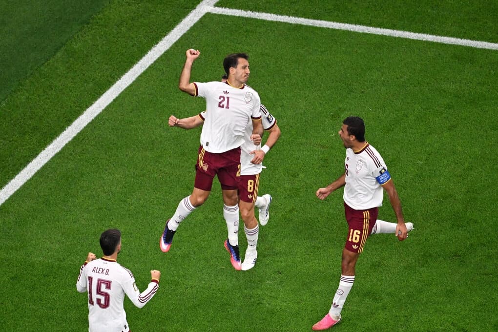 Thắng Pháp 2-0, Tây Ban Nha thẳng tiến chung kết