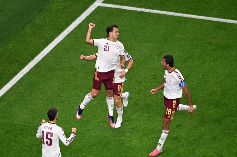Thắng Pháp 2-0, Tây Ban Nha thẳng tiến chung kết