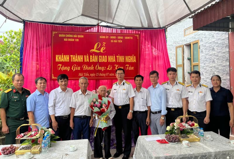 Hải đoàn 128 bàn giao nhà tình nghĩa tại tỉnh Ninh Bình