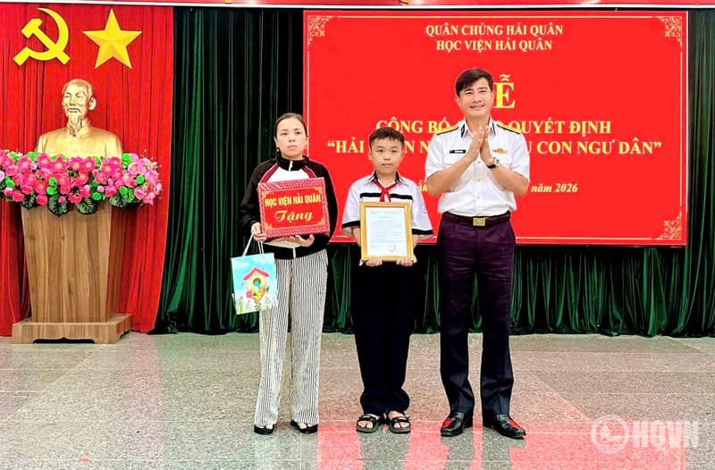 Học viện Hải quân nhận đỡ đầu con ngư dân có hoàn cảnh khó khăn