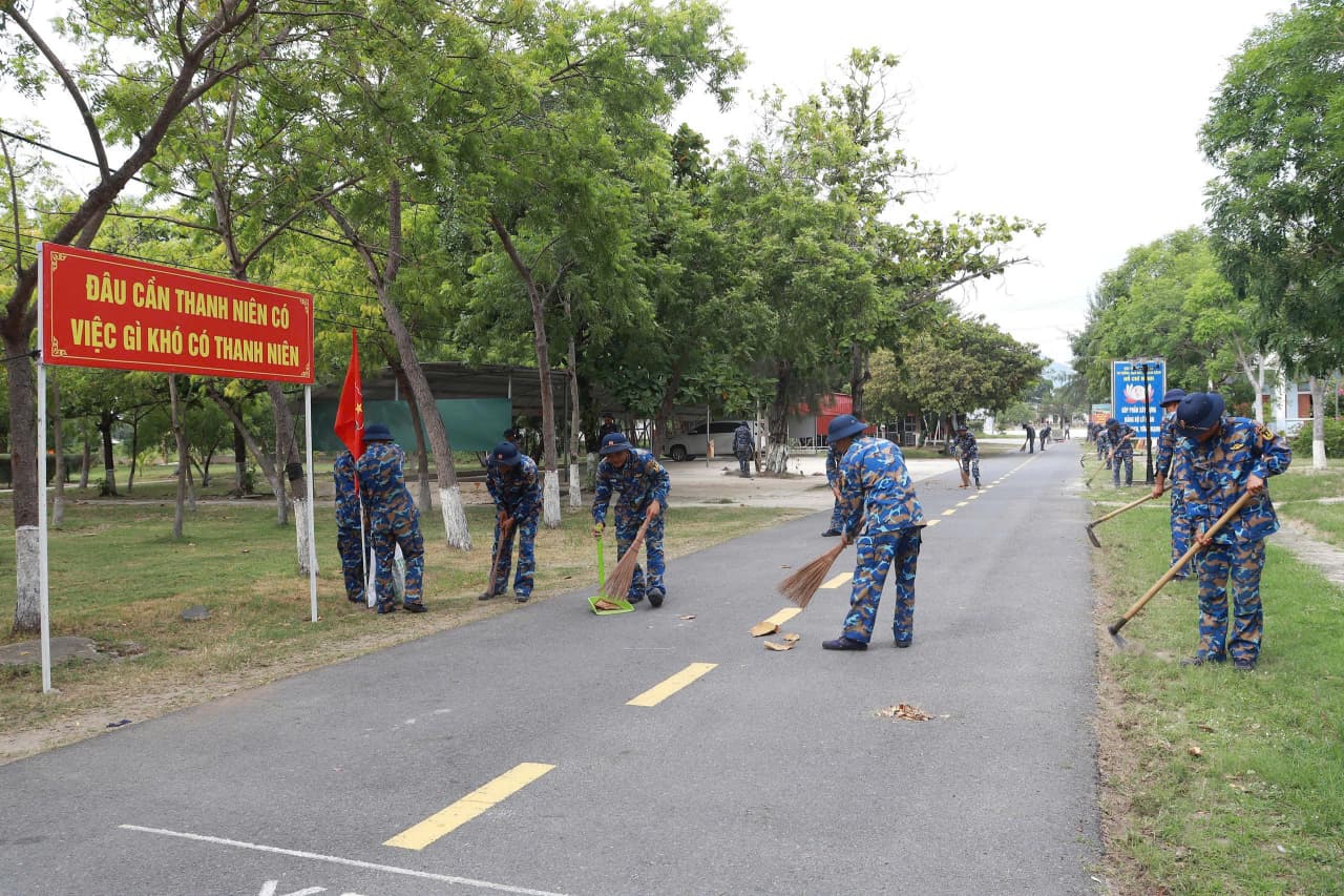 Tuổi trẻ Lữ đoàn 101 xung kích vì môi trường xanh