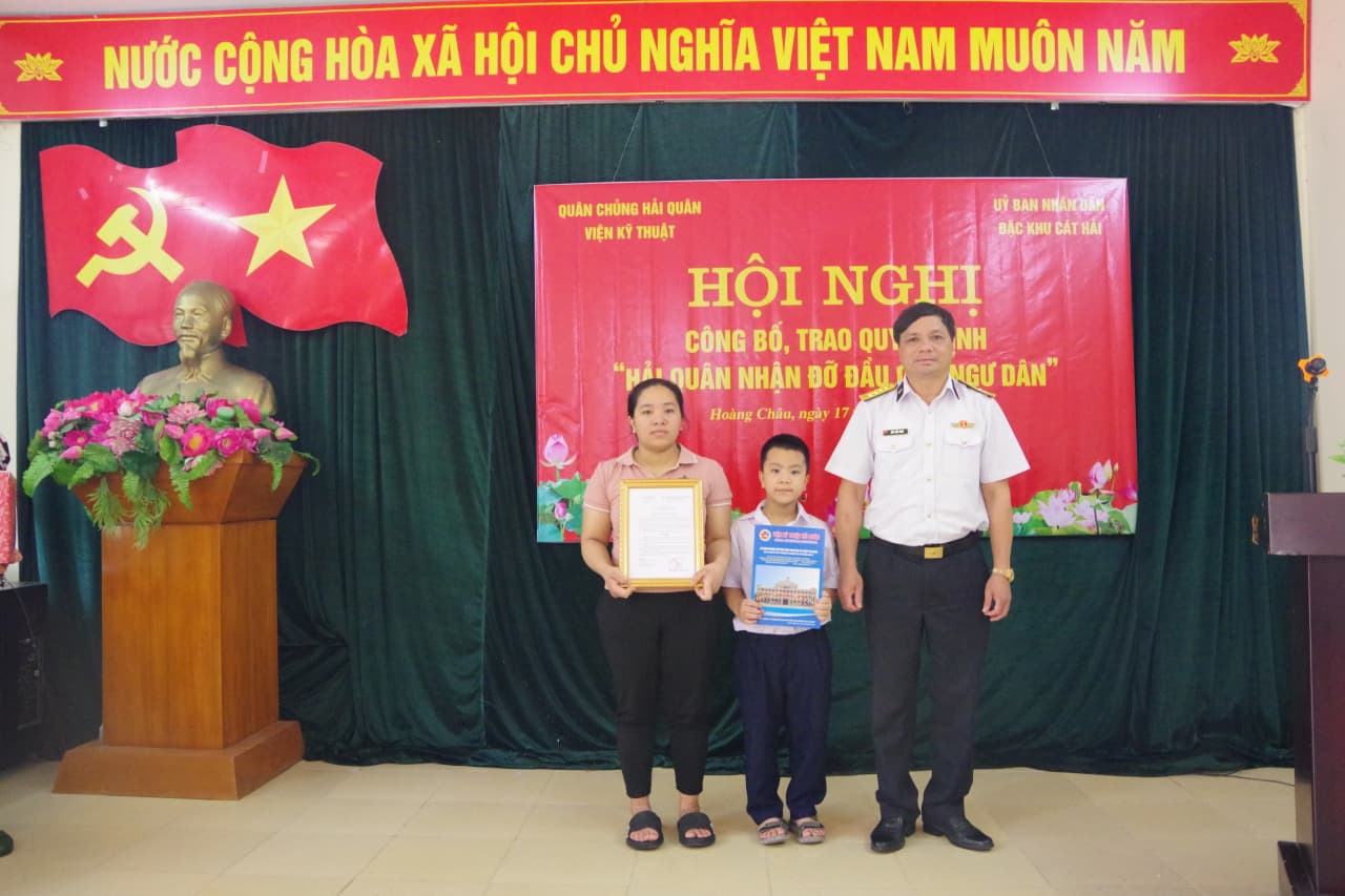 Viện Kỹ thuật Hải quân nhận đỡ đầu con ngư dân tại đặc khu Cát Hải