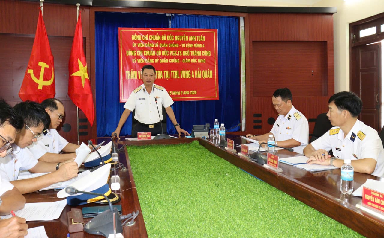 Kiểm tra công tác đào tạo giai đoạn I cho học viên Học viện Hải quân