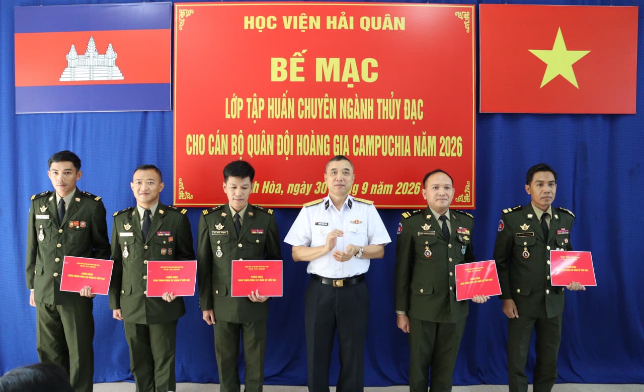 Học viện Hải quân: Bế mạc lớp tập huấn chuyên ngành thủy đạc cho cán bộ Quân đội Hoàng gia Campuchia