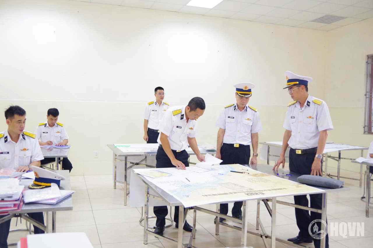 Kiểm tra đơn vị vững vững mạnh toàn diện “mẫu mực tiêu biểu” đối với Đoàn đo đạc, nghiên cứu biển, biên vẽ hải đồ