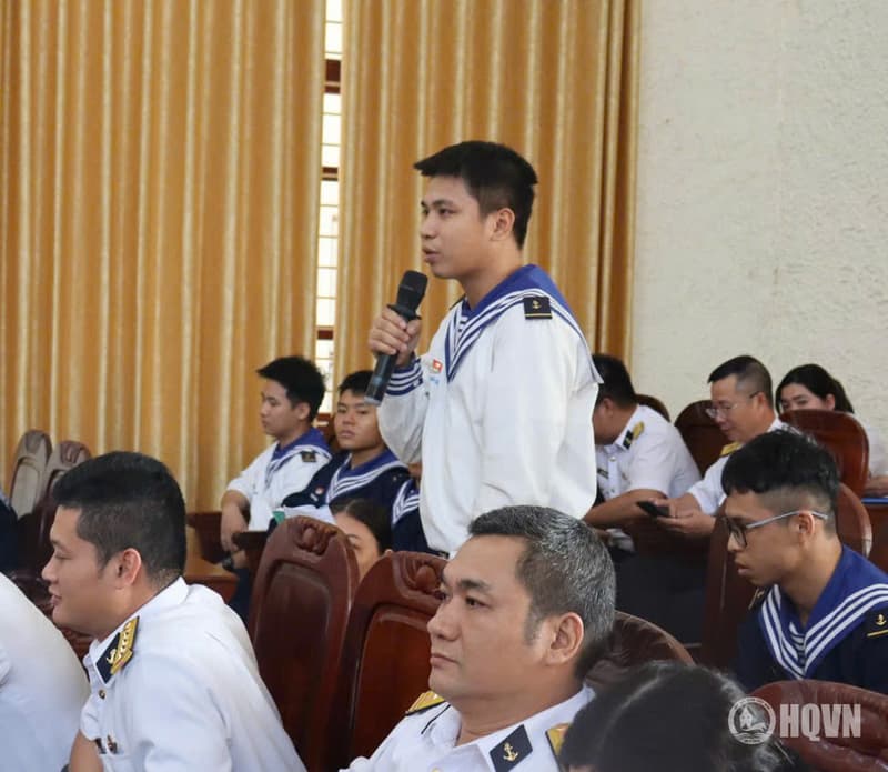 Thủ trưởng Bộ Tham mưu đối thoại dân chủ với cán bộ, chiến sĩ Trung tâm 47