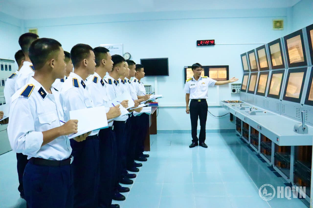 Học viện Hải quân bồi dưỡng phương pháp học tập đại học cho học viên khóa 71