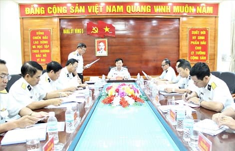 Thường vụ Đảng ủy Quân chủng kiểm tra Vùng 5 Hải quân