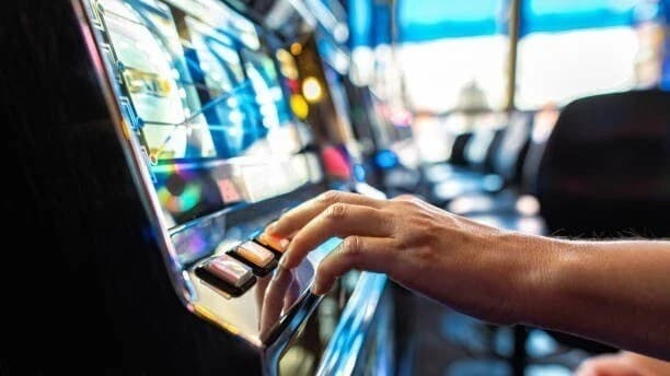 Cảnh báo quảng cáo trá hình dẫn dụ người dân cá cược, cờ bạc online