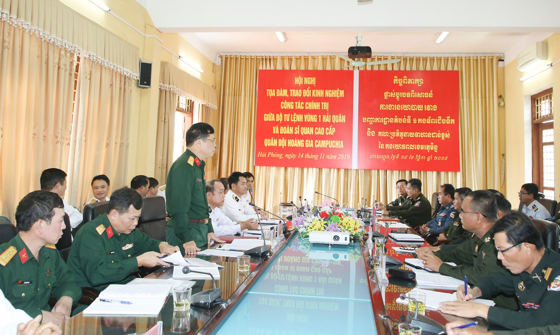 Tọa đàm, trao đổi kinh nghiệm công tác chính trị