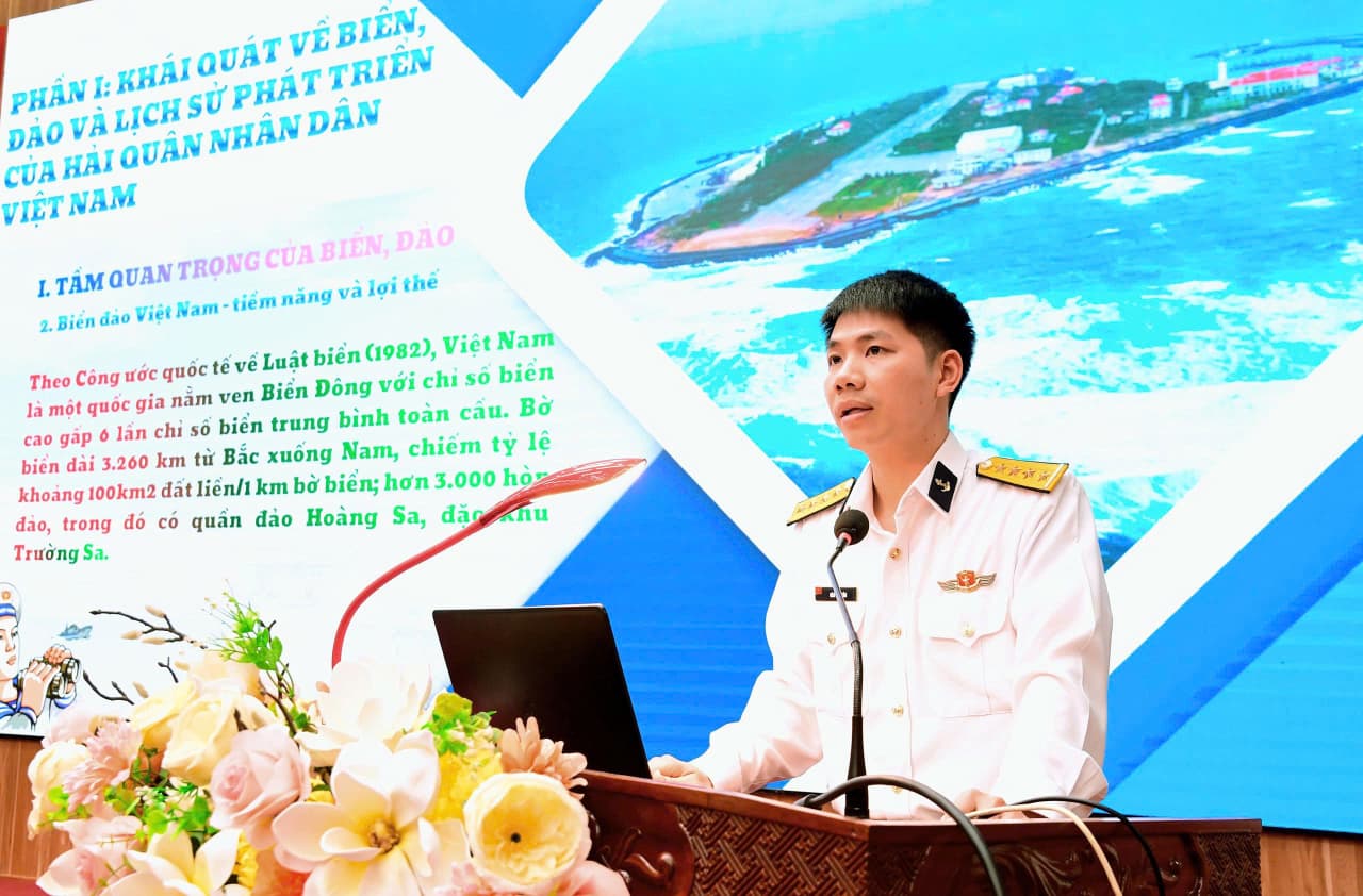 Vùng 1 Hải quân tuyên truyền thu hút nguồn lực nhân lực xây dựng Hải quân hiện đại