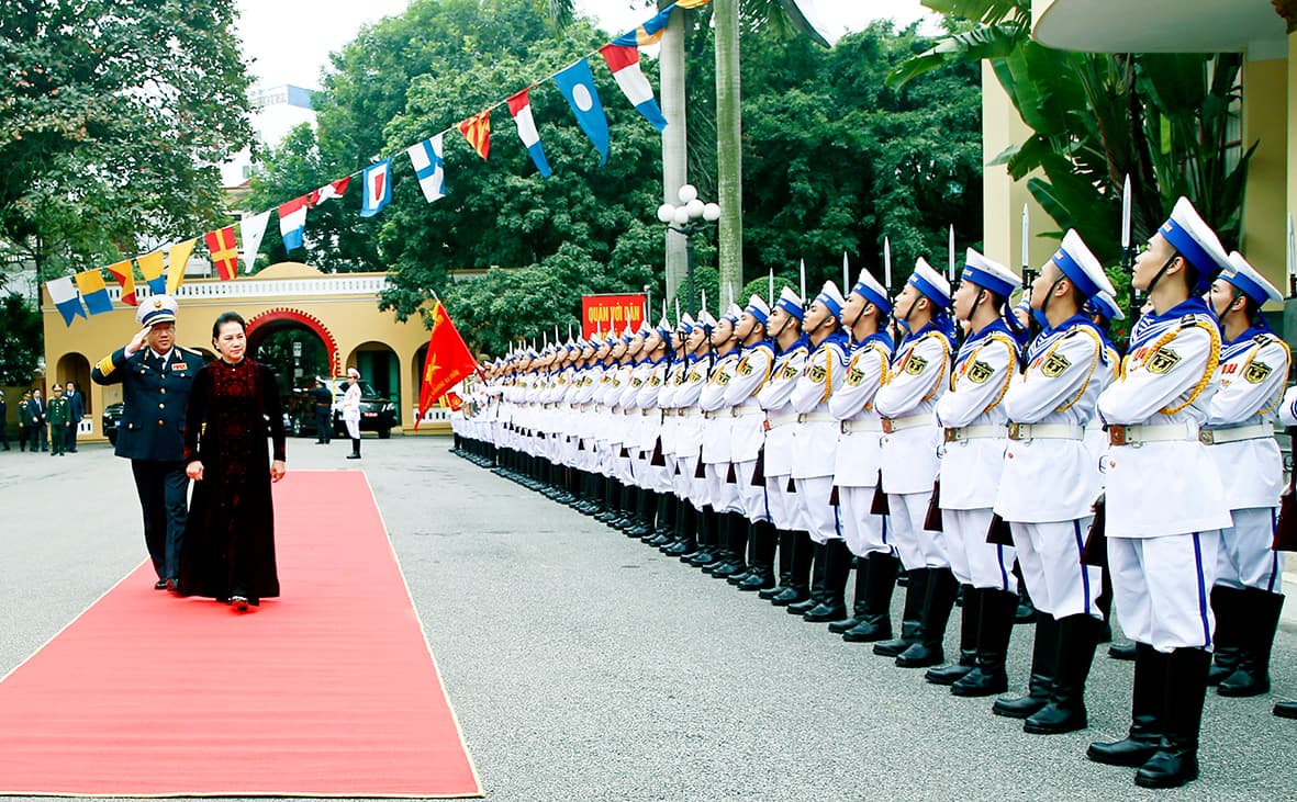 Chủ tịch Quốc hội Nguyễn Thị Kim Ngân thăm Bộ Tư lệnh Hải quân