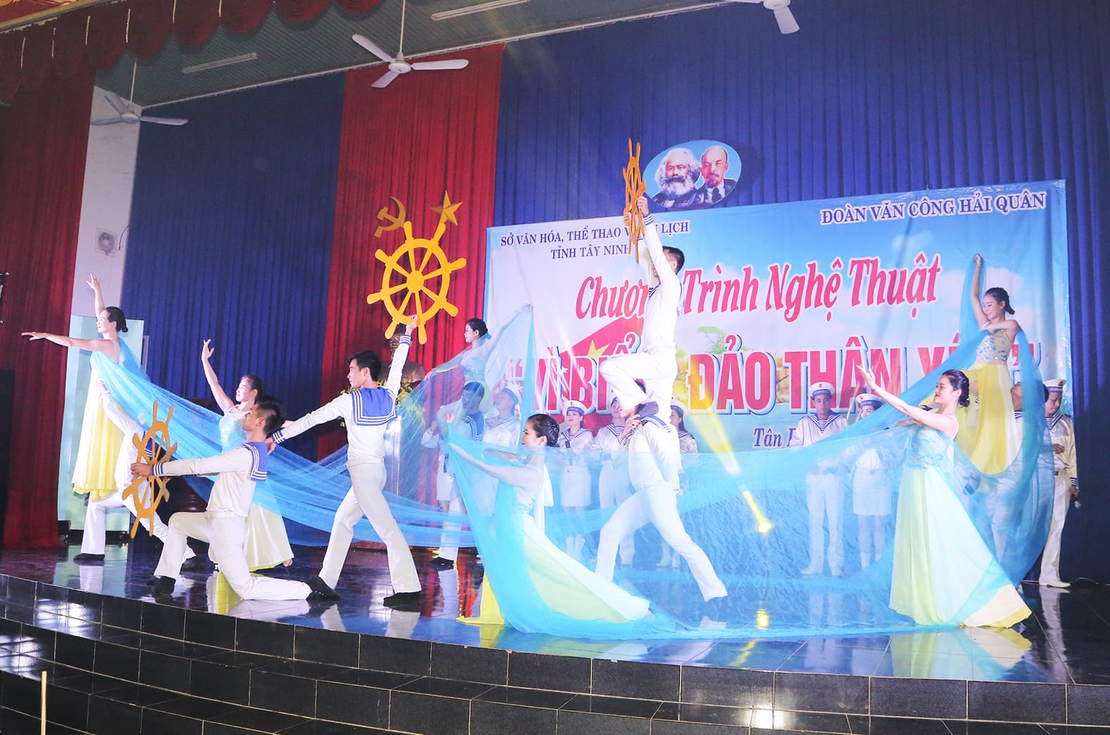 Đoàn Văn công Hải quân biểu diễn nghệ thuật phục vụ quân và dân tỉnh Tây Ninh